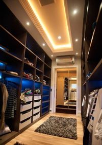 Большая открытая гардеробная комната с комбинированным наполнением Михайловка