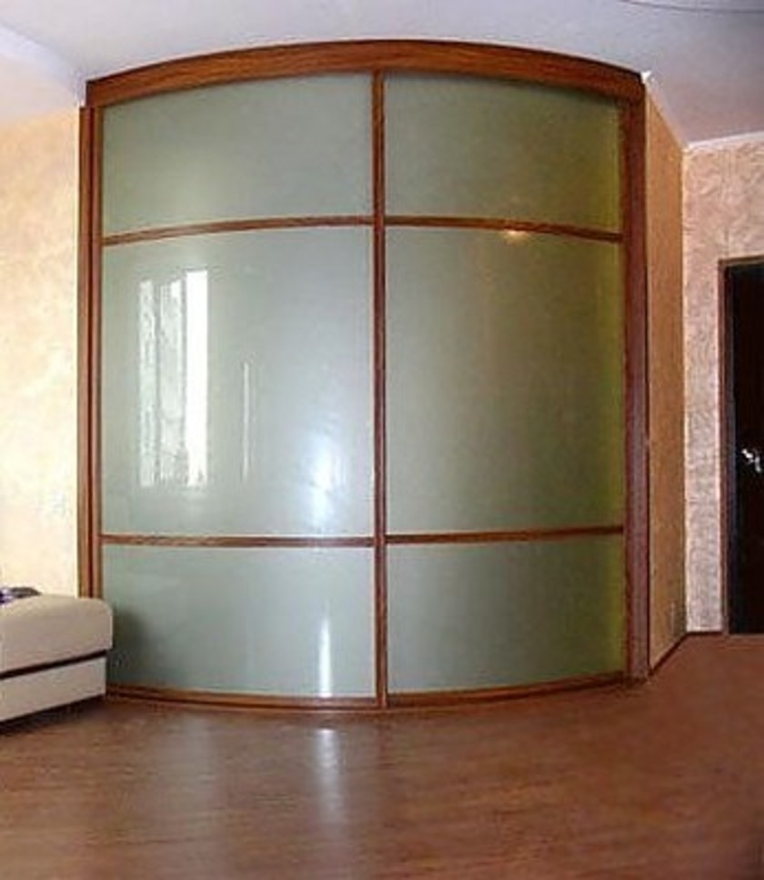 Встроенный шкаф купе радиусный в классическом стиле Михайловка